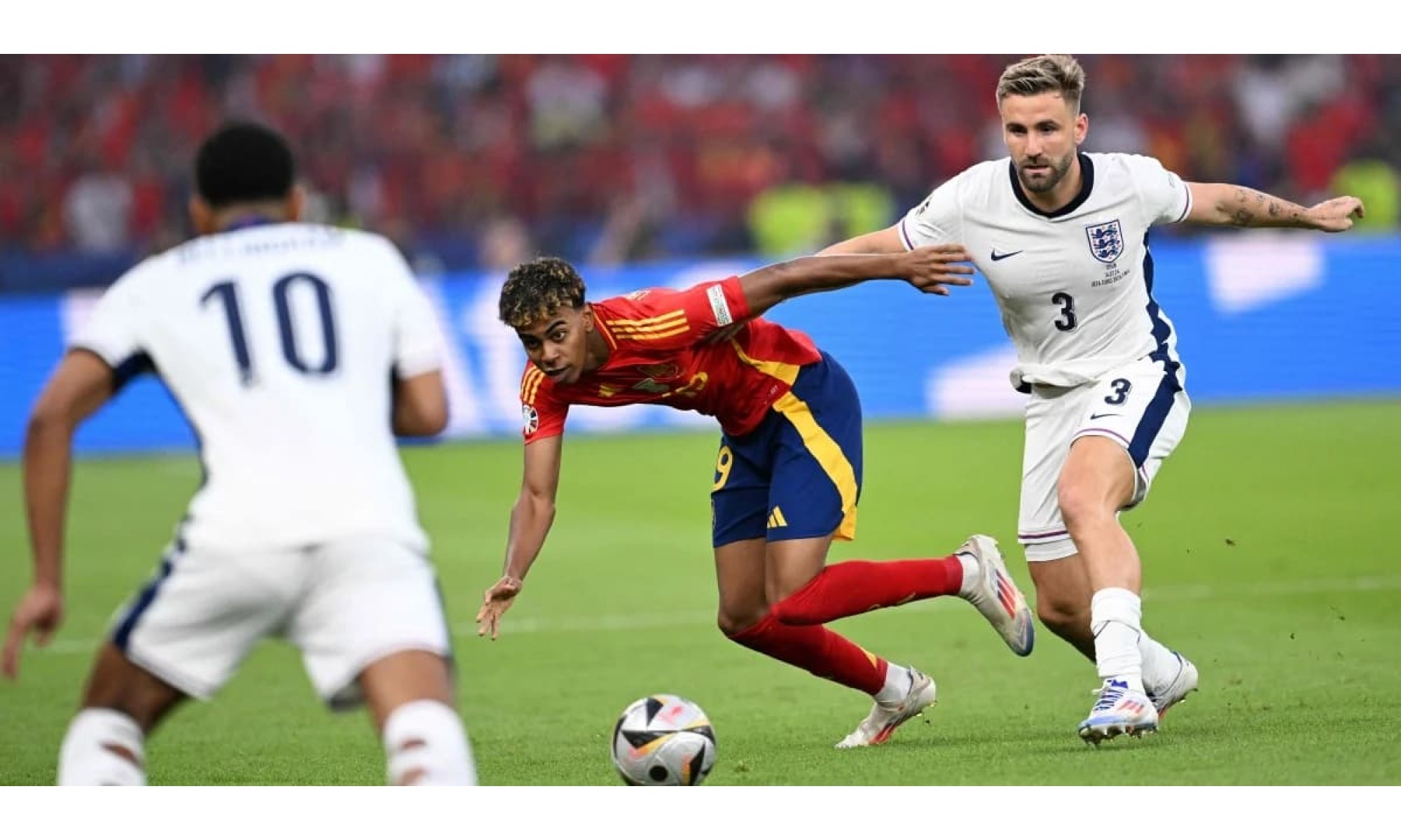 Fútbol español e inglés 2025: triunfos, tensiones y cambios estratégicos