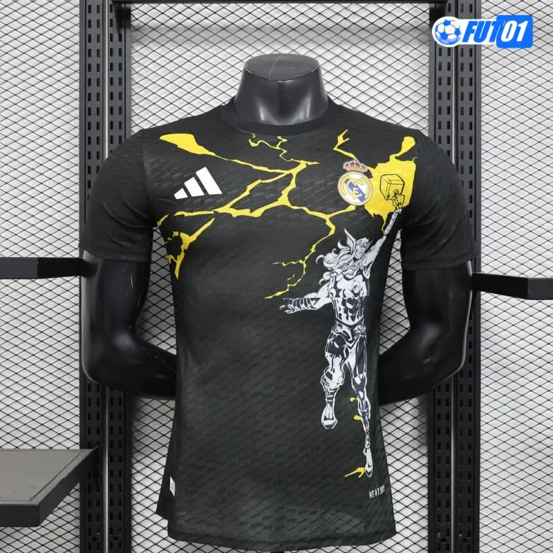 Camiseta Real Madrid x Marvel 2025/2026 Edición Especial Negro Versión Jugador