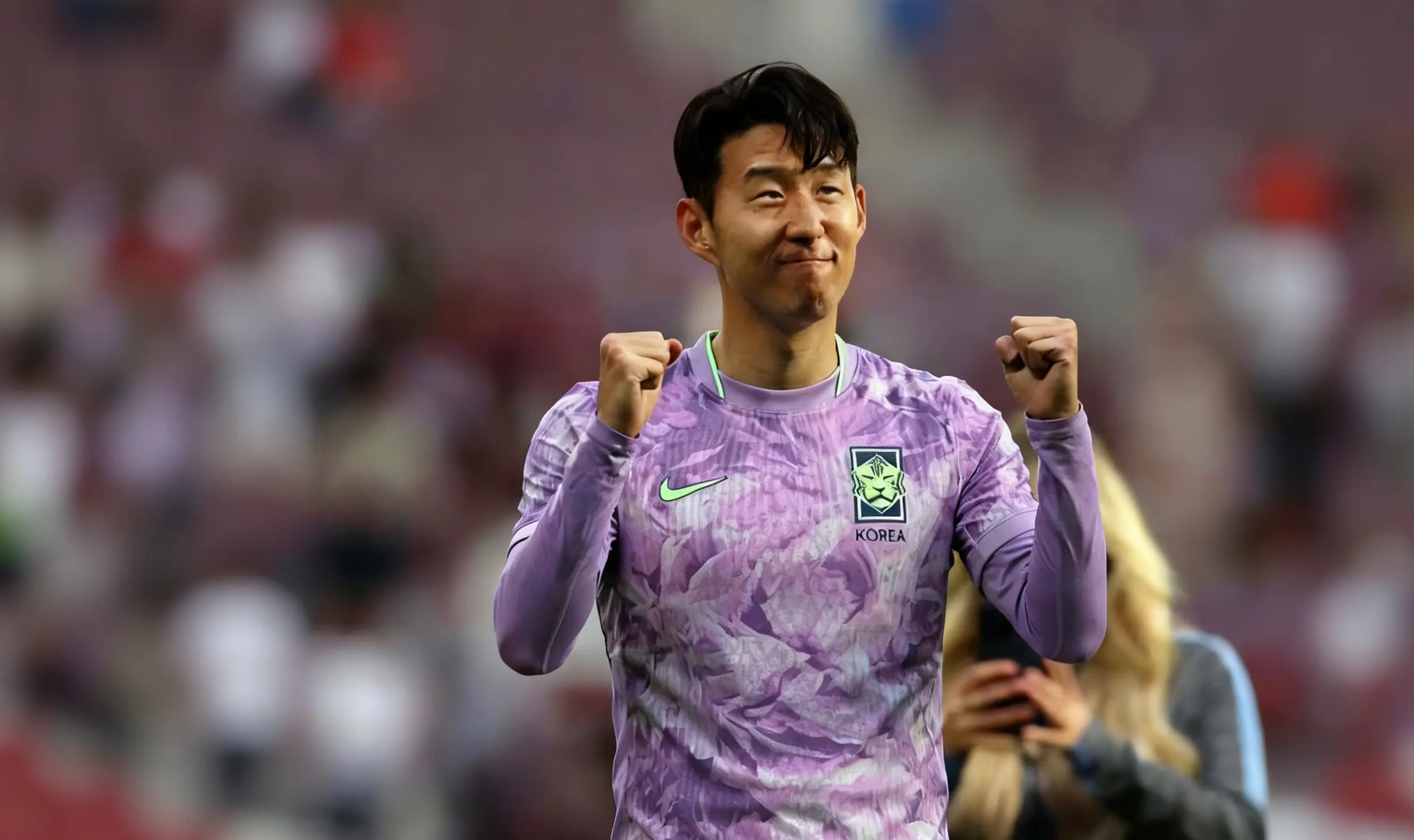Son Heung-min con la camiseta visitante de Corea del Sur del Mundial 2026.