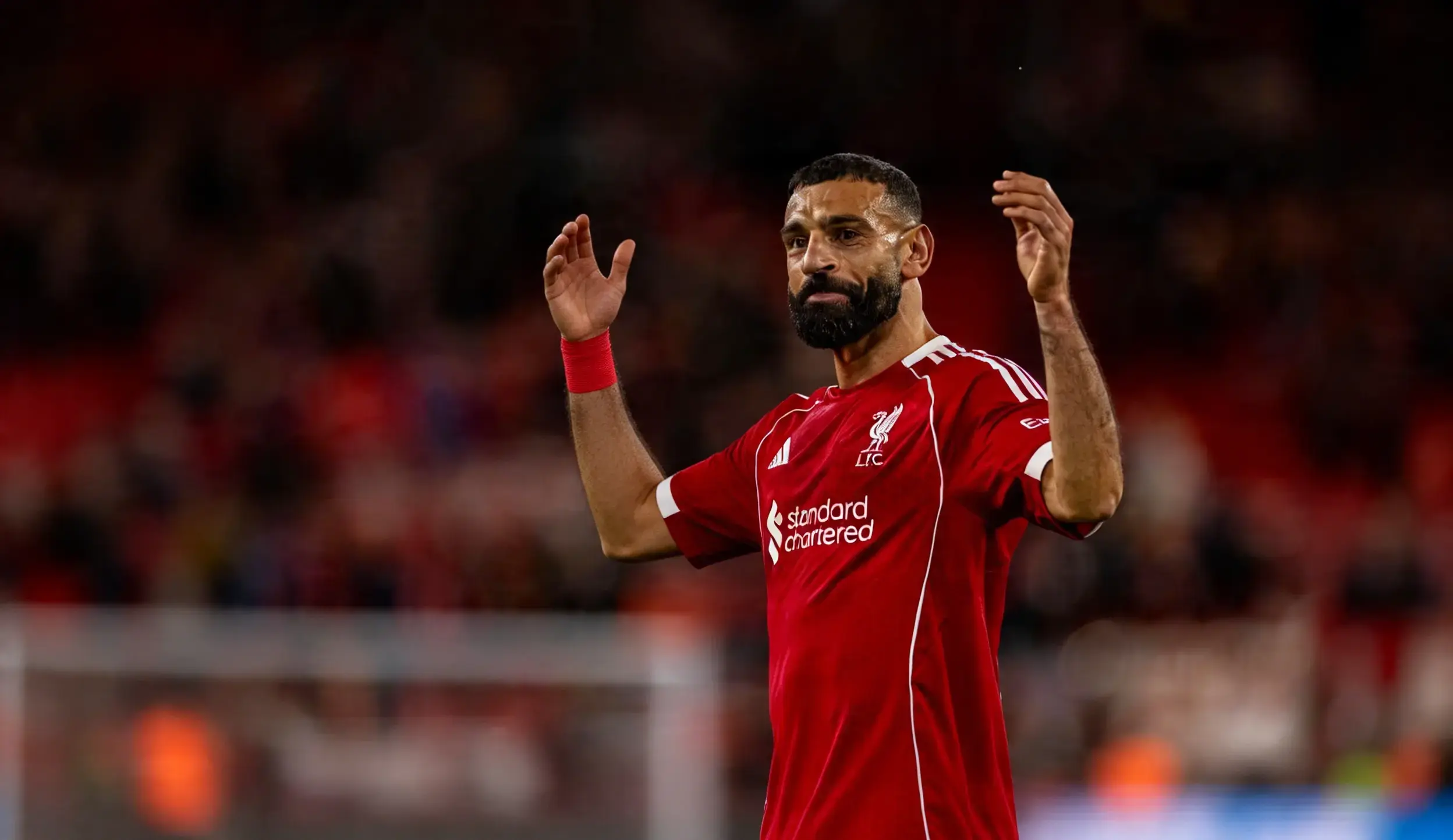La selección de Egipto: Salah vistiendo camiseta roja.